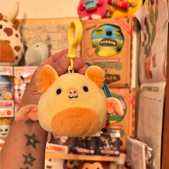 New Meghan Squishmallow Fruit Bat Clip - Picture 2 of 3